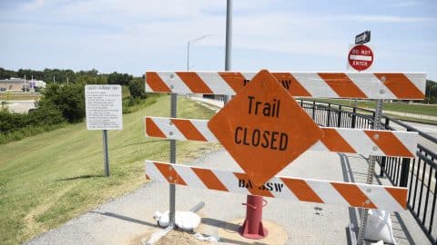 Retaining wall turnpike